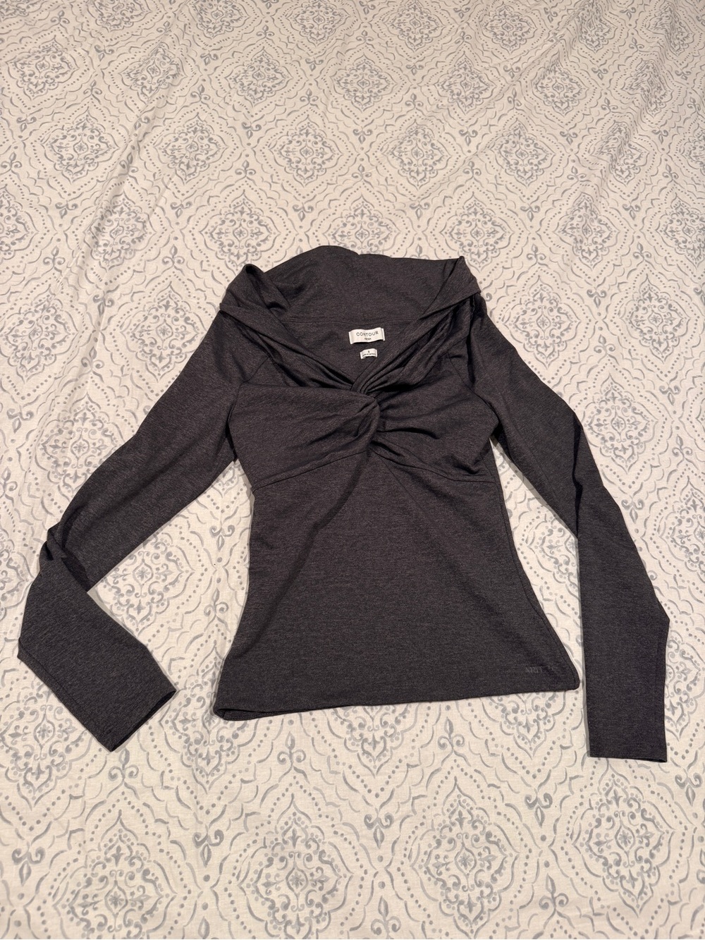 Aritzia Contour Twist Off-shoulder Long Sleeve Top in Charcoal